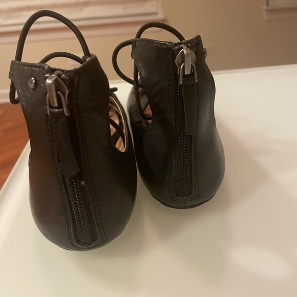 NWT (box) UGH Lorianna flats.  Size 6. - Picture 4 of 7